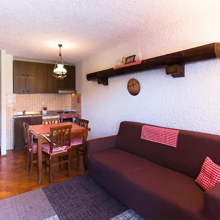 3 Pini Apartment